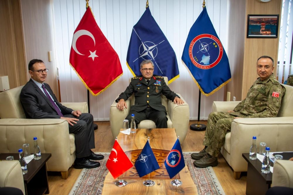 Türkiye Kara Kuvvetleri Komutanı Tokel, KFOR karargahını ziyaret etti
