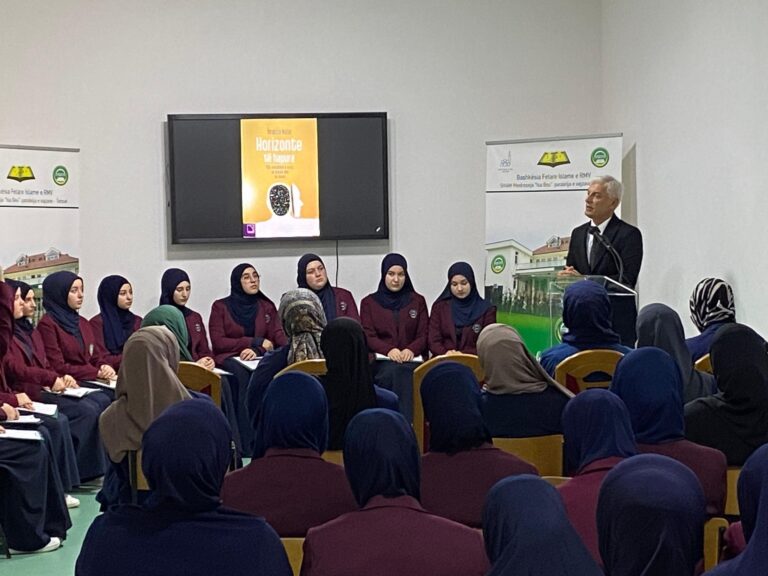 İsa Bey Medresesi Kalkandelen Kız Şubesi “Kitap Köşesi” etkinliğini düzenledi