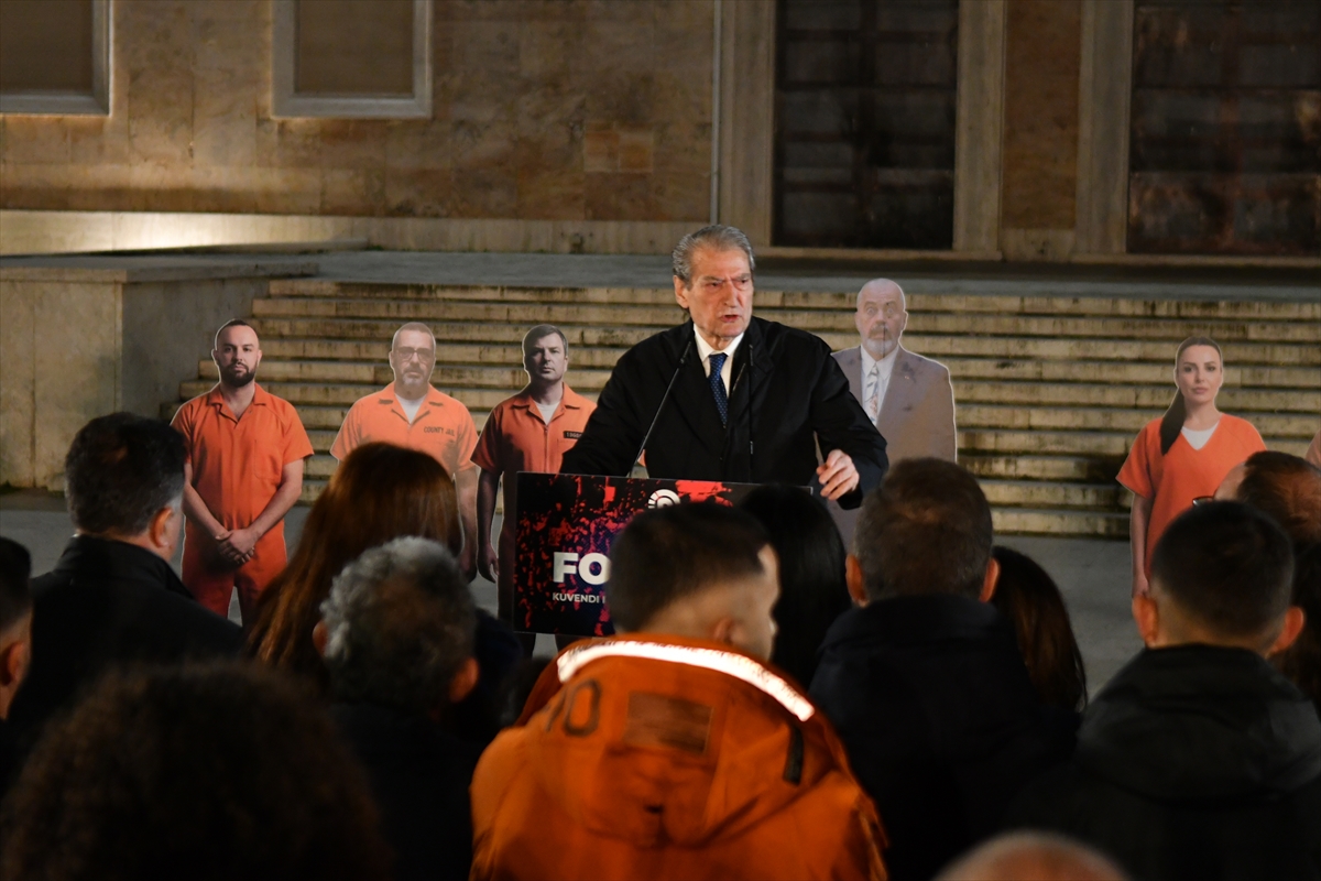 Arnavutluk’ta hükümet karşıtı protesto düzenlendi