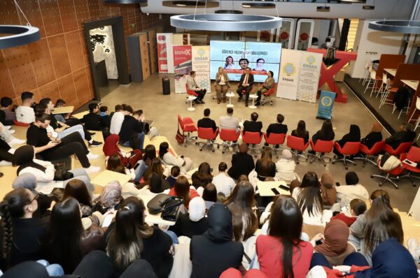 Ensar Derneği, “II. Öğrenci-Yazar Genç Buluşması”nı düzenledi