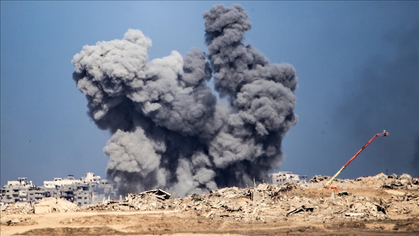 İsrail ordusu, Gazze’nin kuzey ve güney bölgelerini bombaladı, evleri havaya uçurdu
