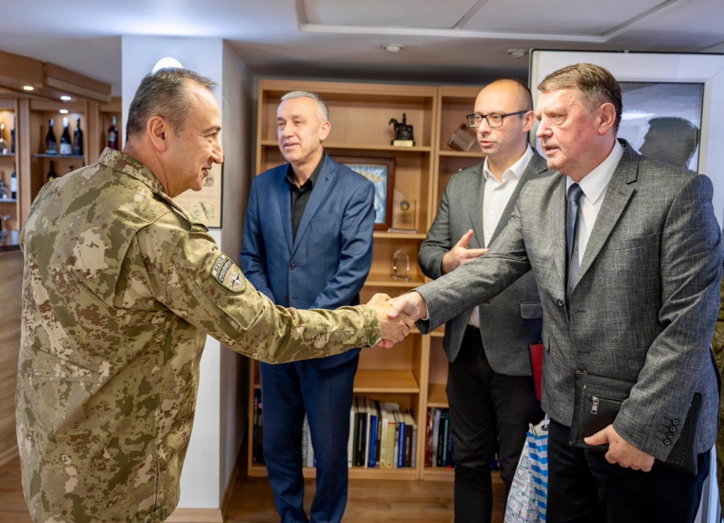 KFOR Komutanı Ulutaş, Sırp Listesi heyetini kabul etti