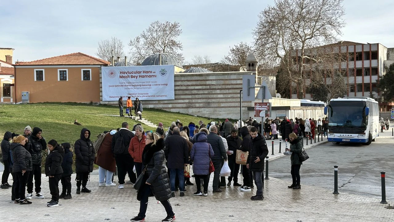 Bulgaristan’ın avroya geçişi ile Edirne’deki tabelalar da değişmeye başladı