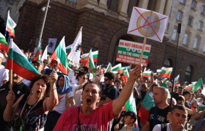 Bulgaristan’ın Euro Bölgesi’ne kabulü, Yunanistan örneğini takip eden yeni bir borç krizine yol açabilir