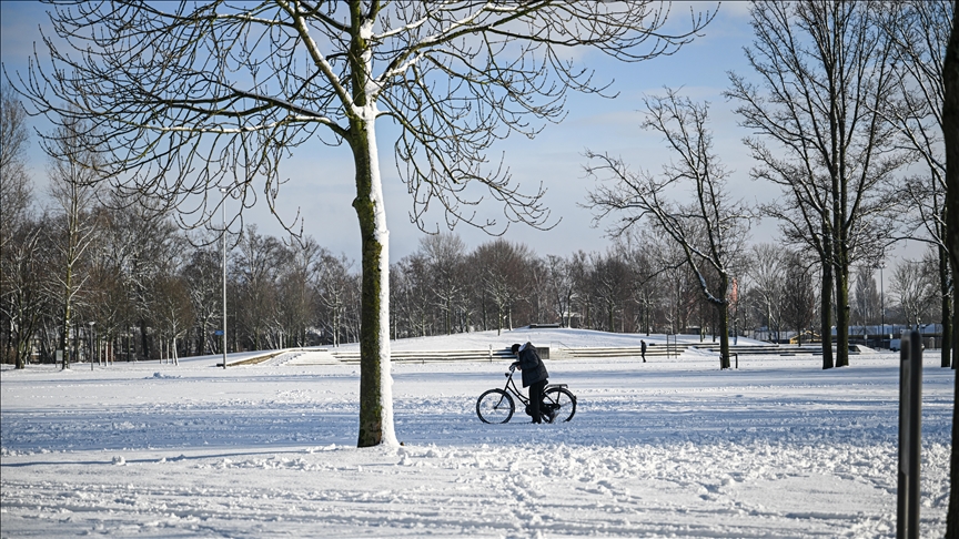 Avrupa’da meteoroloji kar yağışı ve don olayları nedeniyle “alarm” veriyor