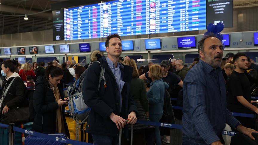 Yunanistan’da dün hava trafiğinde yaşanan aksamaya tepkiler sürüyor