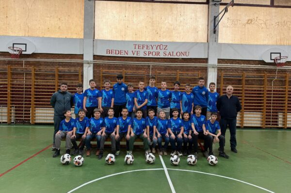 Halkbank’tan Tefeyyüz’ün spor takımlarına forma hediyesi