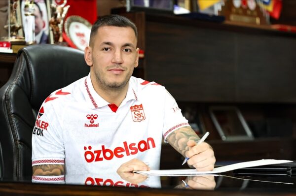 Sivasspor, Arnavut golcü Rey Manaj’ı yeniden kadrosuna kattı