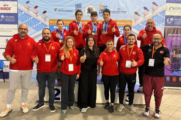 Özel milli yüzücüler, Yunanistan’dan 24 madalyayla döndü