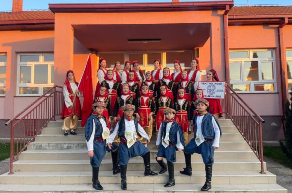 Yeni Yol Derneği ekibi Sırbistan’da sahne aldı