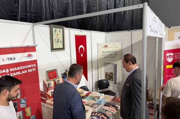 Büyükelçi Ulusoy, Üsküp Kitap Fuarı’nı ziyaret etti