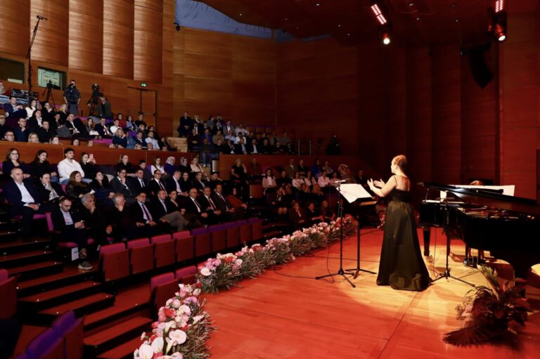 Üsküp’te “Makedonya Dünya Kardeşliği” konseri düzenlendi