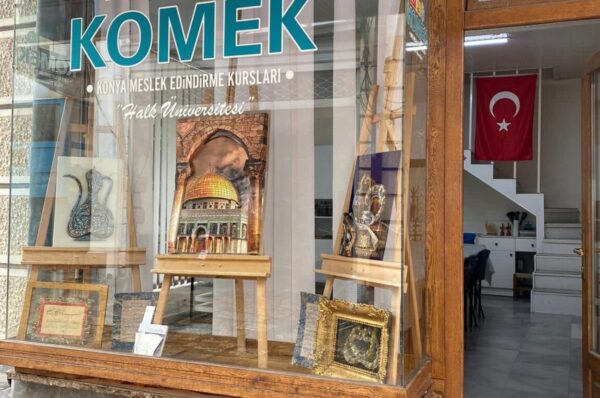 KOMEK, Üsküp’te ebru, kağıt rölyef ve mefruşat kurs kayıtlarını açtı