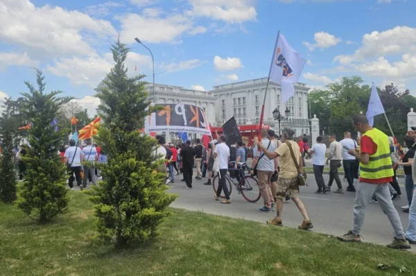 Kültür Sendikası daha yüksek maaşlar için protesto düzenledi