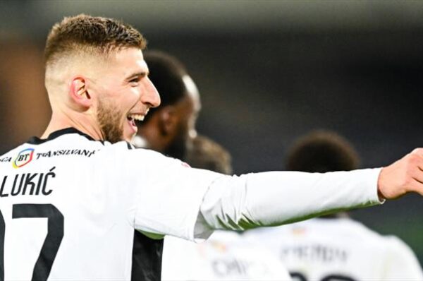 Beşiktaş’tan Boşnak santrfora transfer kancası