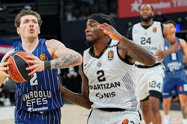 Anadolu Efes, Sırbistan ekibi Partizan’ı uzatmada 79-72 mağlup etti