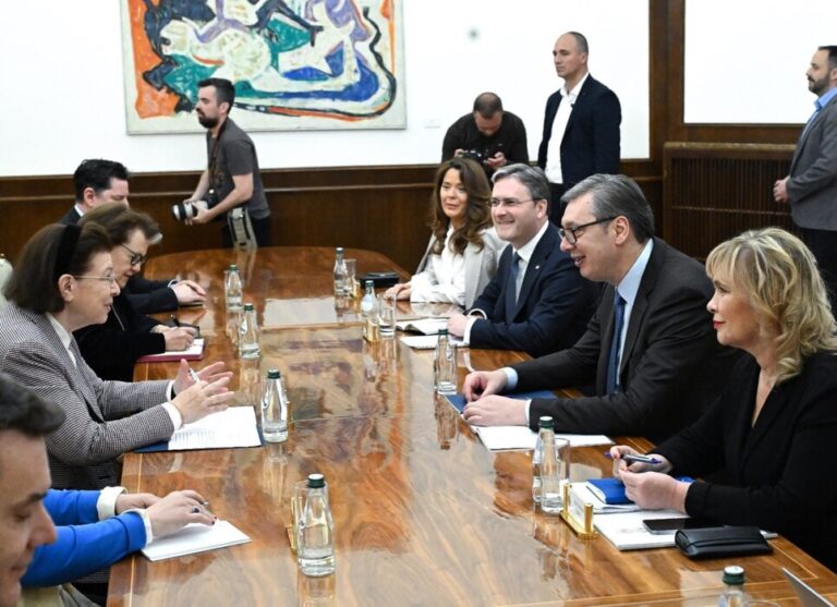 Sırbistan Cumhurbaşkanı Aleksandar Vučić, Yunanistan Kültür Bakanı Lina Mendoni ile görüştü